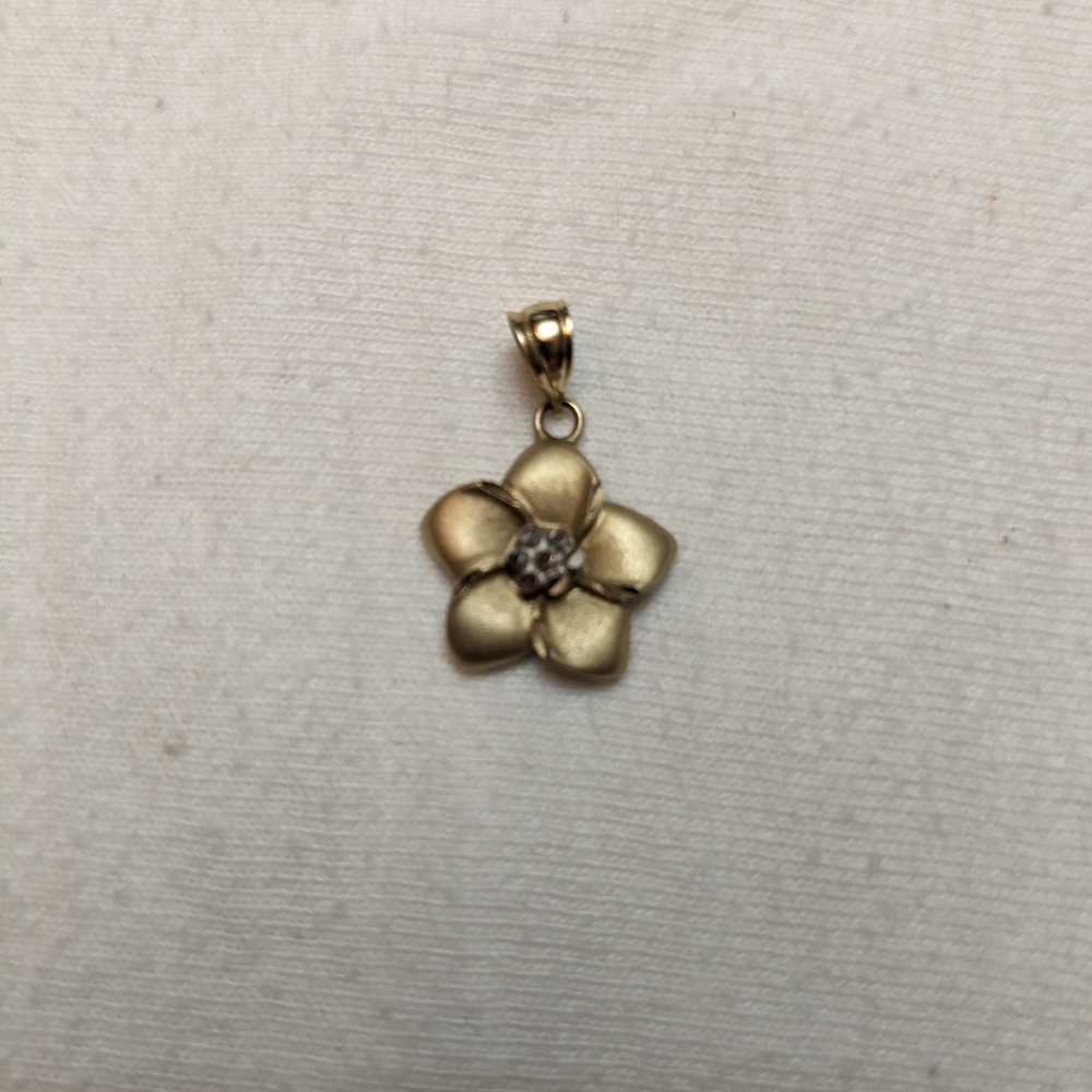 14k gold pendant